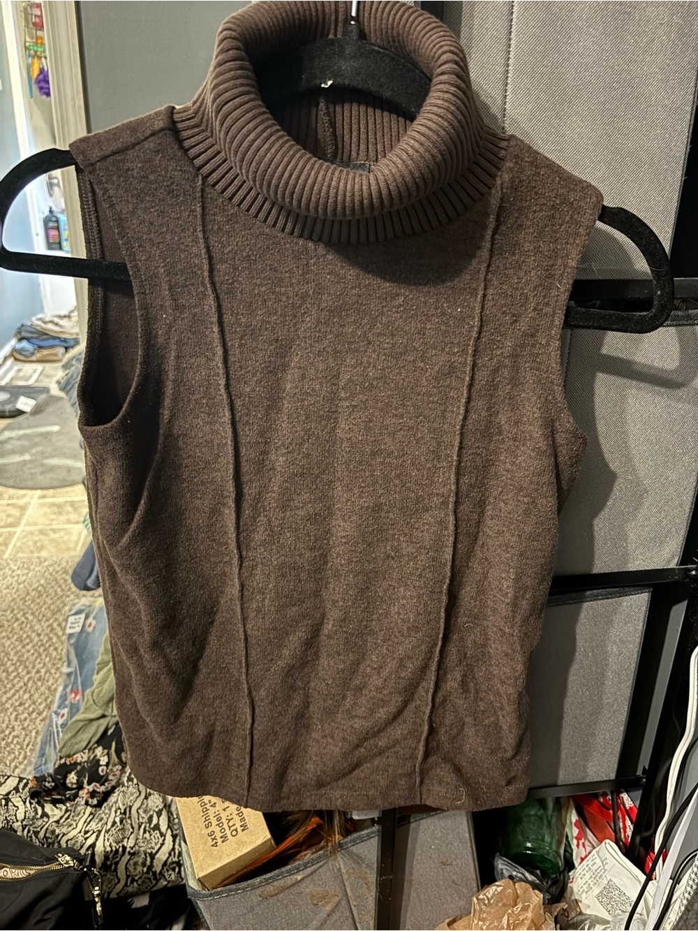 Sleeveless Ribbed Turtleneck Sleeveless Sweater in Brown XS